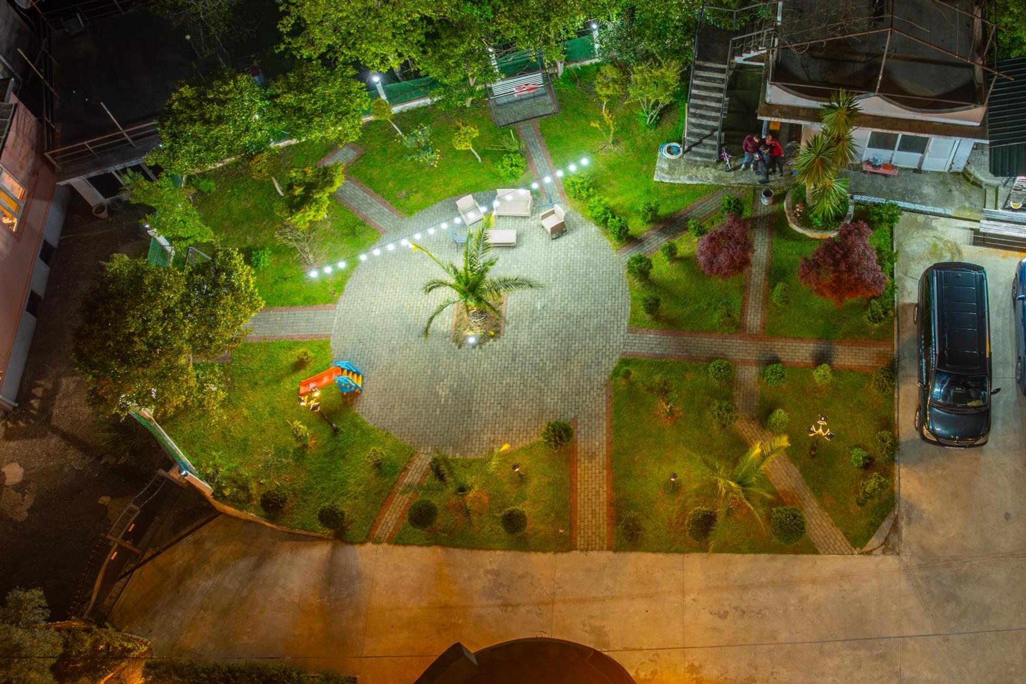 Green Yard Hotel Batumi Exteriör bild