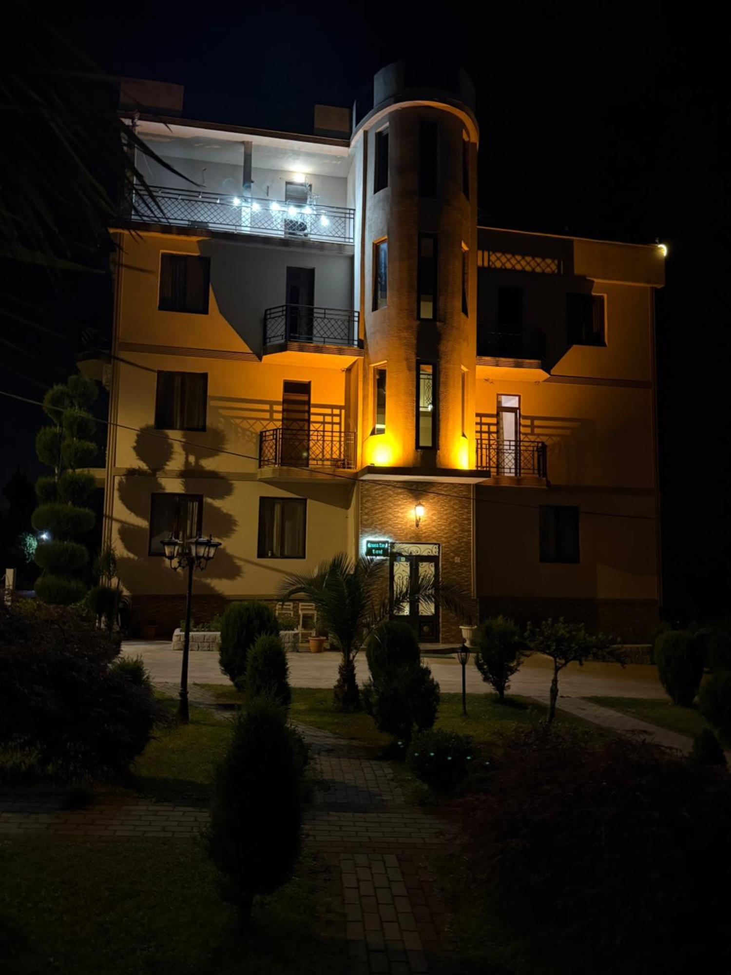 Green Yard Hotel Batumi Exteriör bild