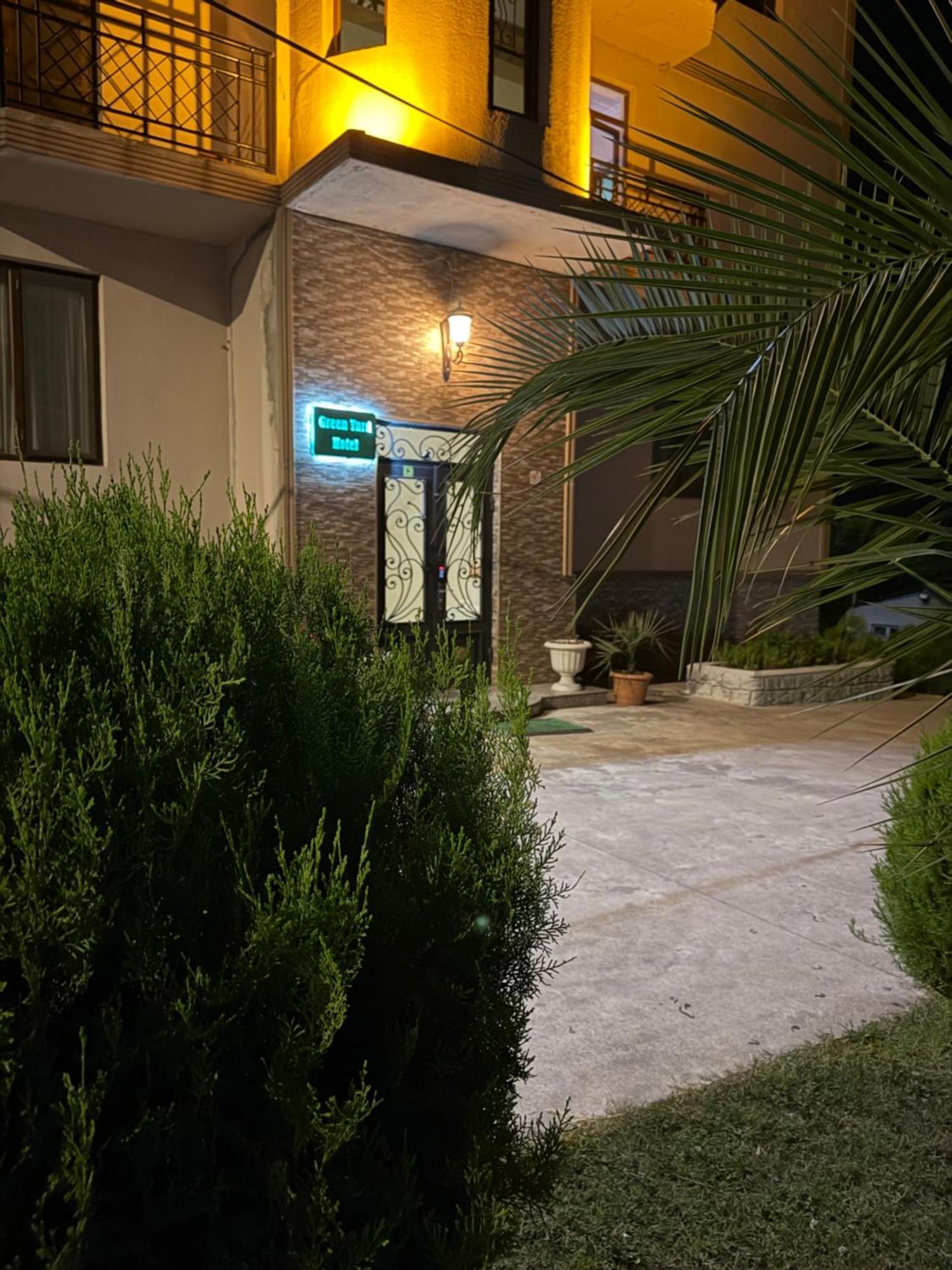 Green Yard Hotel Batumi Exteriör bild